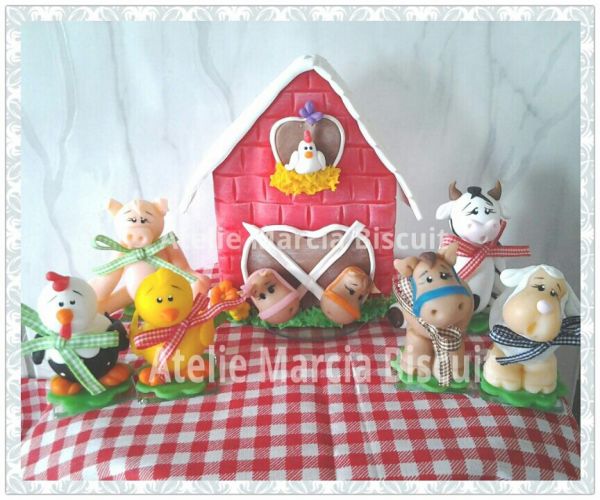 Topo de bolo Fazendinha em biscuit